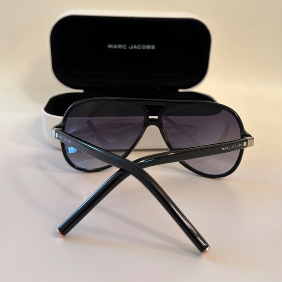 Marc Jacobs Black Aviator Pilot Sunglasses Case Included main image 4